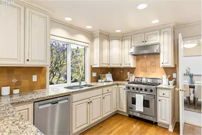 12878 SW Sierra Vista Dr, Lake Oswego, OR 97035 - Photo 14