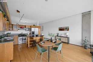 333 NW 9th Ave, Portland, OR 97209 - Photo 16