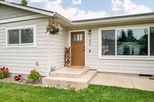 106 Monterey Dr, Kelso, WA 98626 - Photo 2