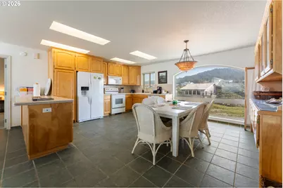 30555 Sandy Dr, Gold Beach, OR 97444 - Photo 16