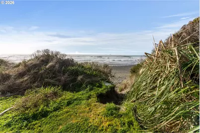 30555 Sandy Dr, Gold Beach, OR 97444 - Photo 42