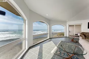 30555 Sandy Dr, Gold Beach, OR 97444 - Photo 12