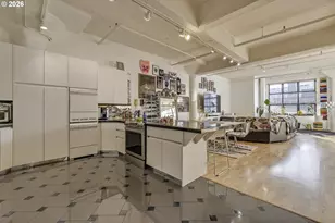 1314 NW Irving St, Portland, OR 97209 - Photo 10