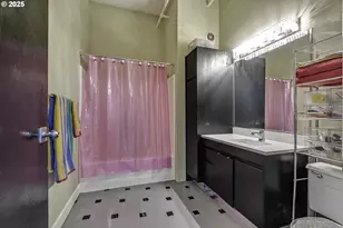 1314 NW Irving St, Portland, OR 97209 - Photo 24