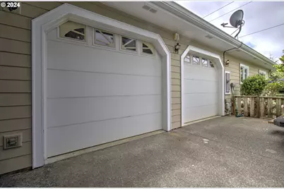 17130 Eastwood Ln, Brookings, OR 97415 - Photo 12