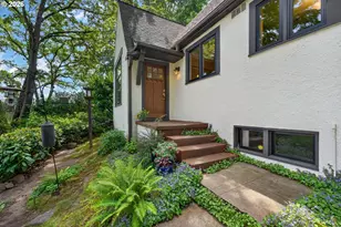 329 SE Gilham Ave, Portland, OR 97215 - Photo 2