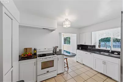 1300 Ingersoll St, Coos Bay, OR 97420 - Photo 4