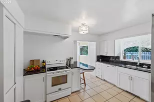 1300 Ingersoll St, Coos Bay, OR 97420 - Photo 4