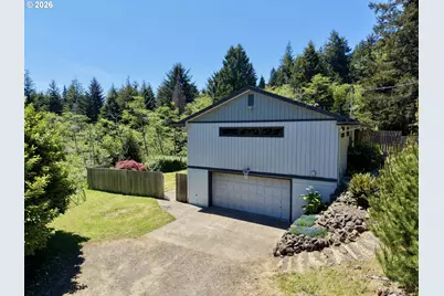 1300 Ingersoll St, Coos Bay, OR 97420 - Photo 2