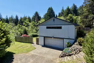 1300 Ingersoll St, Coos Bay, OR 97420 - Photo 2