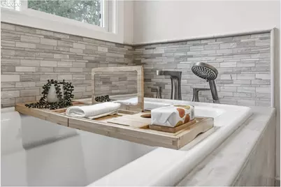 11924 SW 34th Ave, Portland, OR 97219 - Photo 20