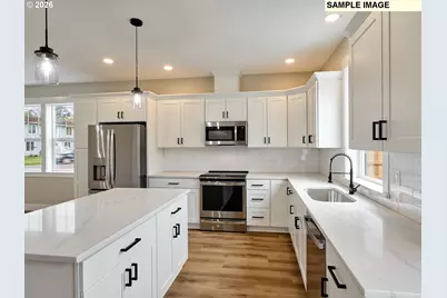 818 Pine St, Silverton, OR 97381 - Photo 10