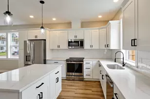 818 Pine St, Silverton, OR 97381 - Photo 10