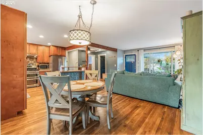 16824 SE Morrison Ct, Portland, OR 97233 - Photo 10