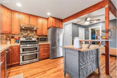 16824 SE Morrison Ct, Portland, OR 97233 - Photo 16