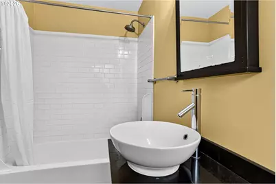 925 NE 68th Ave, Portland, OR 97213 - Photo 8