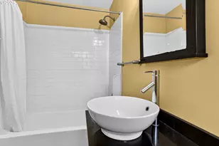 925 NE 68th Ave, Portland, OR 97213 - Photo 8