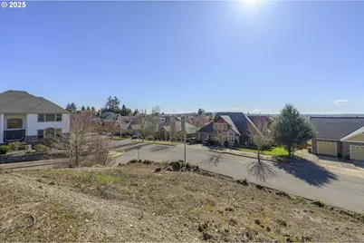 2683 NW Mt Hood Dr, McMinnville, OR 97128 - Photo 22