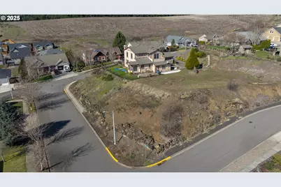 2683 NW Mt Hood Dr, McMinnville, OR 97128 - Photo 34