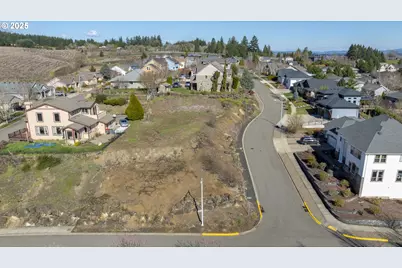 2683 NW Mt Hood Dr, McMinnville, OR 97128 - Photo 28