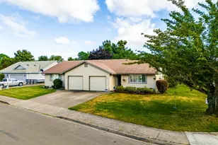 510 NE Osborne Ct, McMinnville, OR 97128 - Photo 10