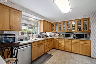 2532 Rose Blossom Dr, Springfield, OR 97477 - Photo 10
