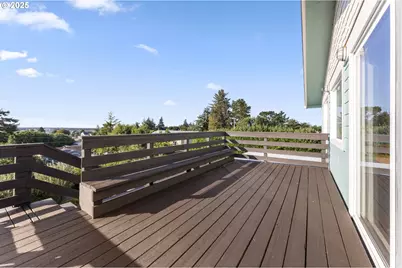 274 N Cammann St, Coos Bay, OR 97420 - Photo 2