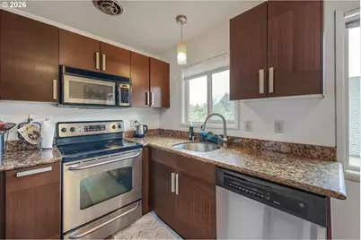 908 SW Gaines St #24, Portland, OR 97239 - Photo 6