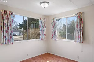 1566 Laura St, Springfield, OR 97477 - Photo 16