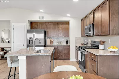 2379 W 10th Ave, Junction City, OR 97448 - Photo 8