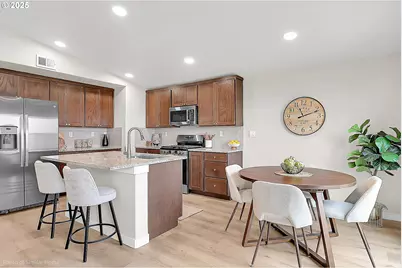 2379 W 10th Ave, Junction City, OR 97448 - Photo 6