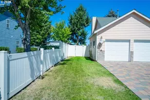 214 SW Meadow Lakes Dr, Prineville, OR 97754 - Photo 4