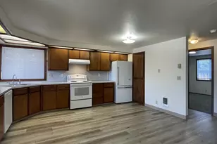 1217 R St, Springfield, OR 97477 - Photo 14