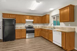 17151 SE Alder St, Portland, OR 97233 - Photo 8