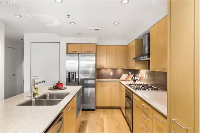 1310 NW Naito Pkwy #107, Portland, OR 97209 - Photo 2