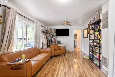 472 SW 4th St, Canyonville, OR 97417 - Photo 6