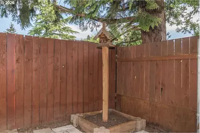 18411 NE Davis St, Portland, OR 97230 - Photo 26