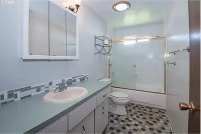 18411 NE Davis St, Portland, OR 97230 - Photo 14