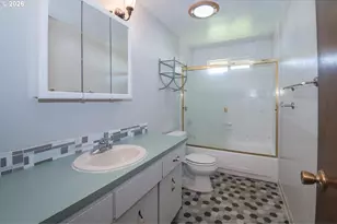 18411 NE Davis St, Portland, OR 97230 - Photo 14