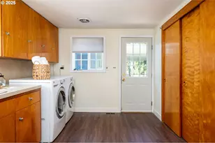 13137 SE Mill St, Portland, OR 97233 - Photo 32