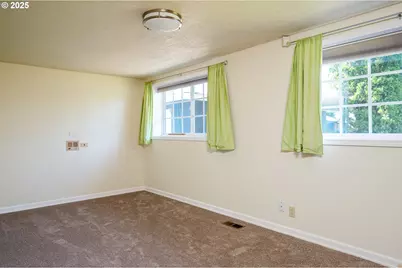 13137 SE Mill St, Portland, OR 97233 - Photo 24