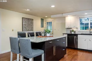 13137 SE Mill St, Portland, OR 97233 - Photo 10