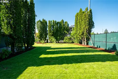 13137 SE Mill St, Portland, OR 97233 - Photo 34
