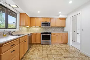 12845 SE Where Else Ln, Milwaukie, OR 97222 - Photo 6