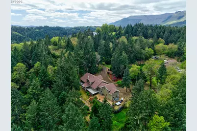 563 Lillian Ln, Roseburg, OR 97471 - Photo 2