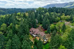 563 Lillian Ln, Roseburg, OR 97471 - Photo 2