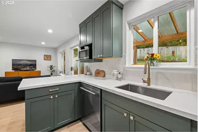 735 SW Caldew Dr, Portland, OR 97219 - Photo 8