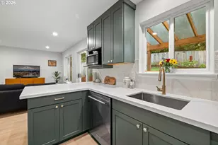 735 SW Caldew Dr, Portland, OR 97219 - Photo 8
