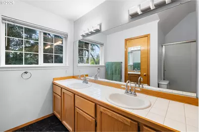 735 SW Caldew Dr, Portland, OR 97219 - Photo 20