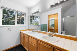 735 SW Caldew Dr, Portland, OR 97219 - Photo 20